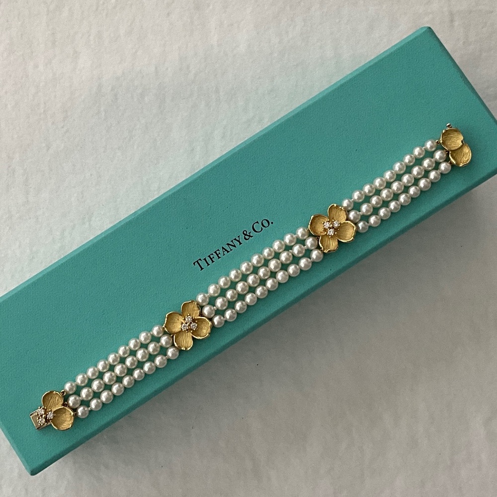 TIFFANY & CO. Vintage 18k Dogwood Diamond Akoya Pearl Bracelet - Picture 3 of 16